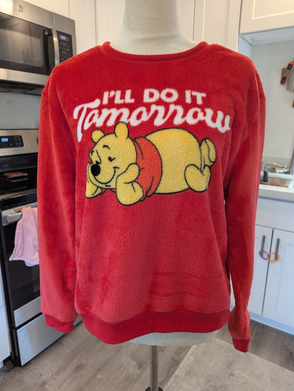 🍯Disney Winnie The Pooh Red Crewneck Fleece Sweater Large